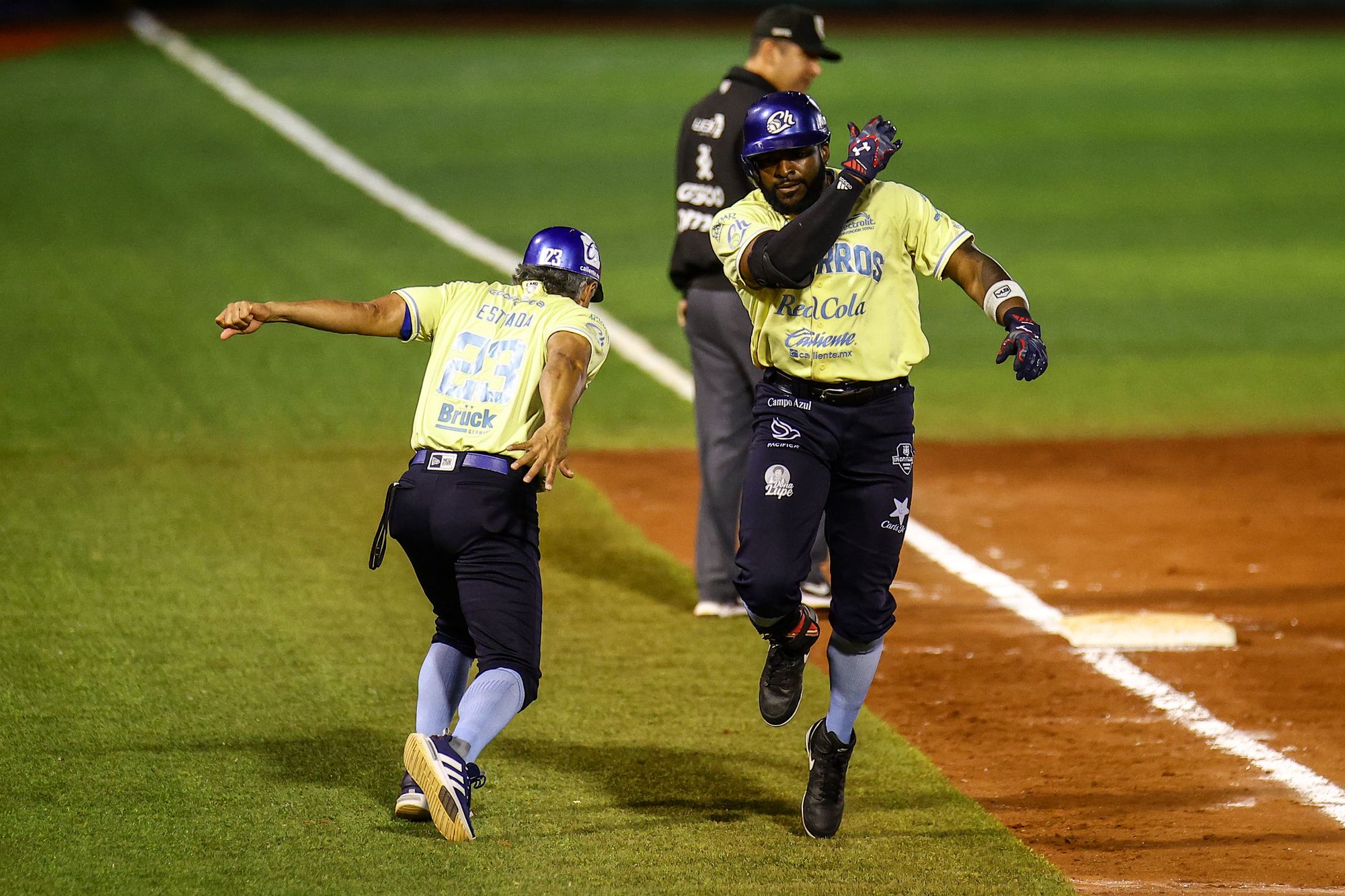 Feroz reacción de Charros en extrainnings para vencer a Rieleros