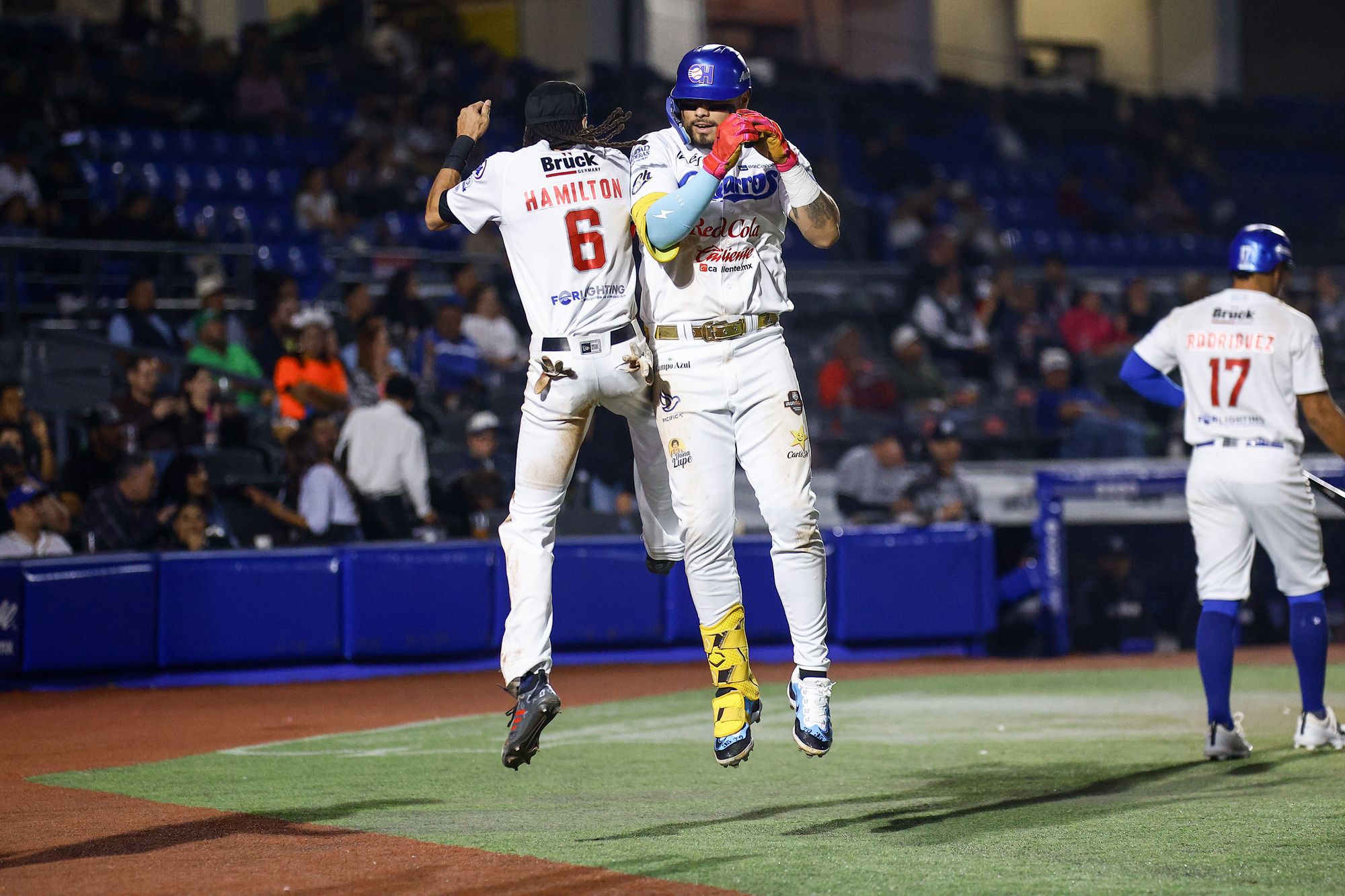 Vapulean Charros a Sultanes en inicio de serie en Zapopan