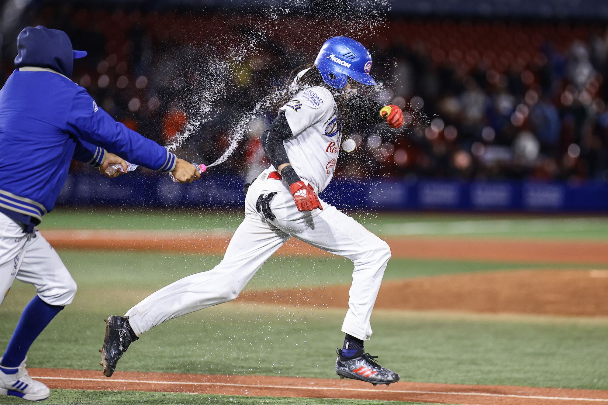 ¡Emoción al máximo! Charros deja tendidos a los Naranjeros