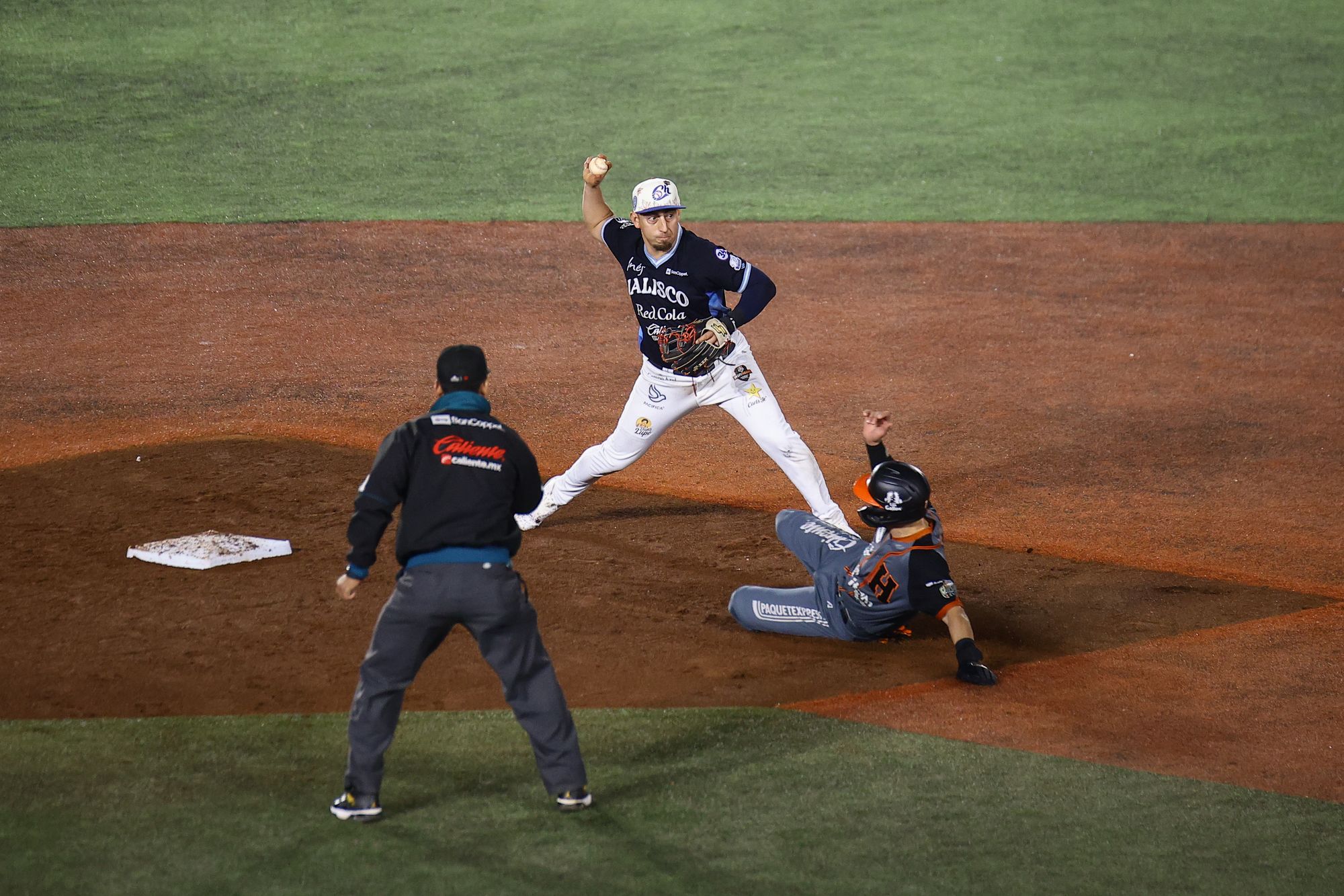 Se queda Naranjeros con el tercero de la serie en Zapopan