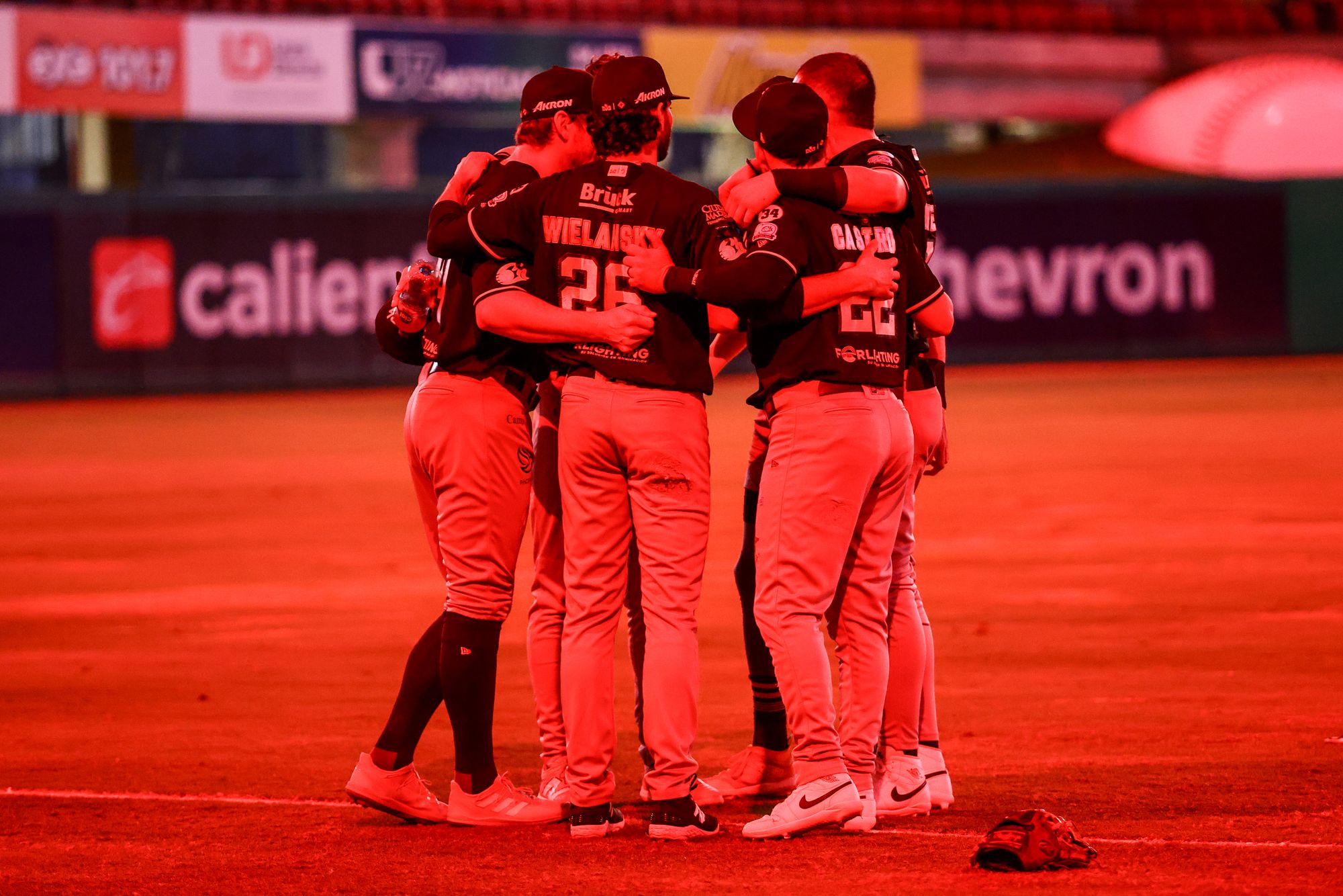 Charros da pelea, pero Tomateros se queda con el primero de la Final