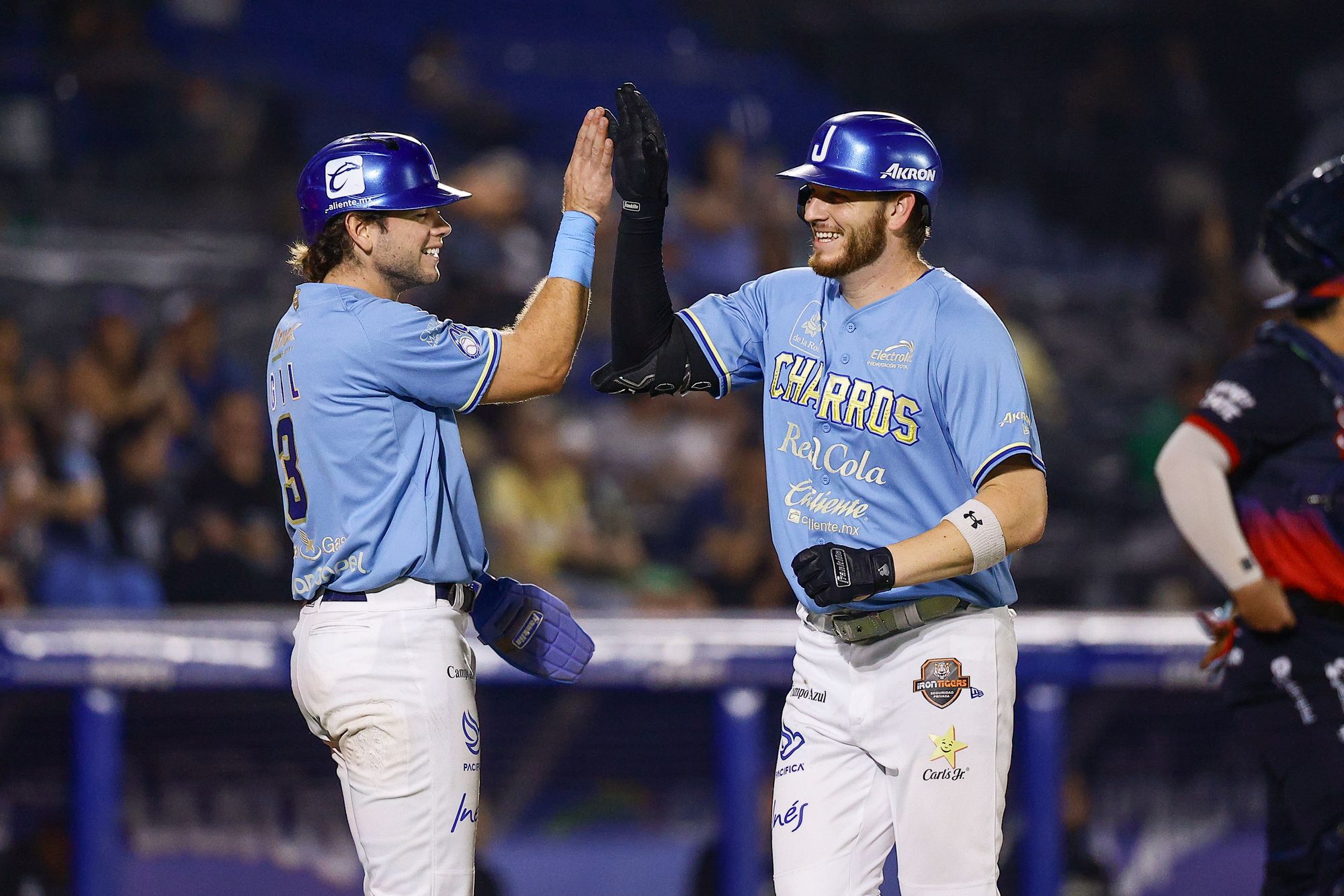 Triunfa Charros en emocionante tercer juego ante Sultanes