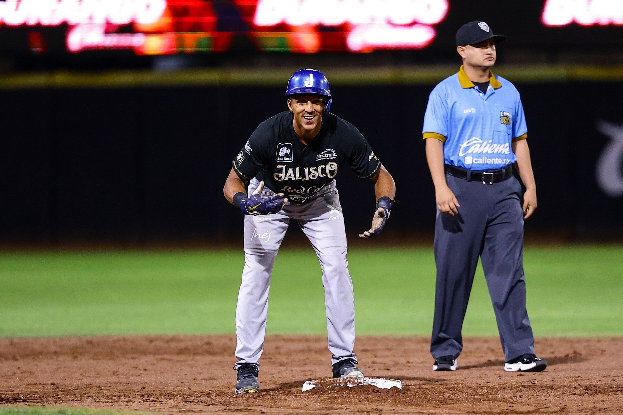 Con poderosa reacción, Charros iguala serie en Durango