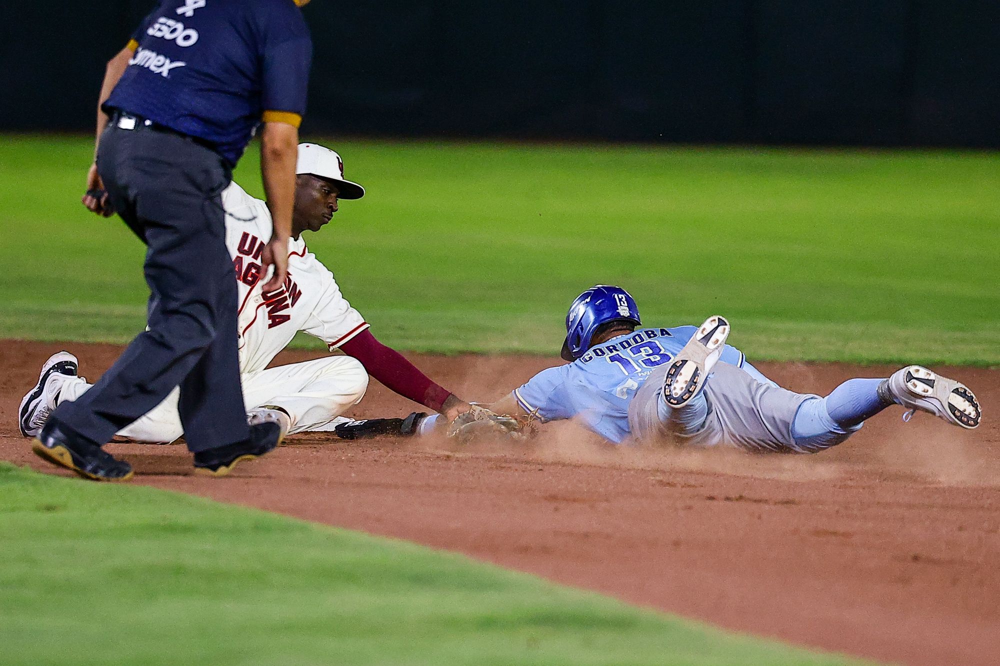 Cerrado duelo se inclina para Laguna en extrainnings