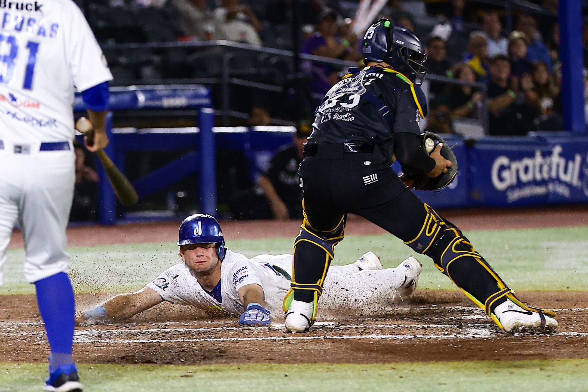 Se lleva Charros doble función vs. Rieleros; vuelve a zona de Playoffs