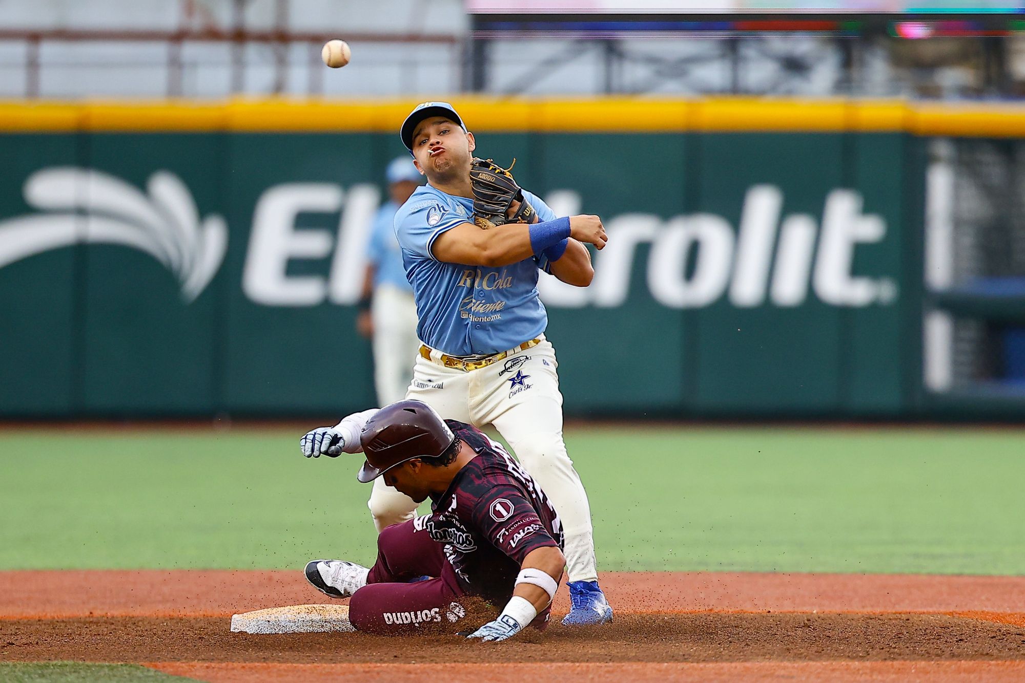 Dividen triunfos Charros y Algodoneros en doble cartelera
