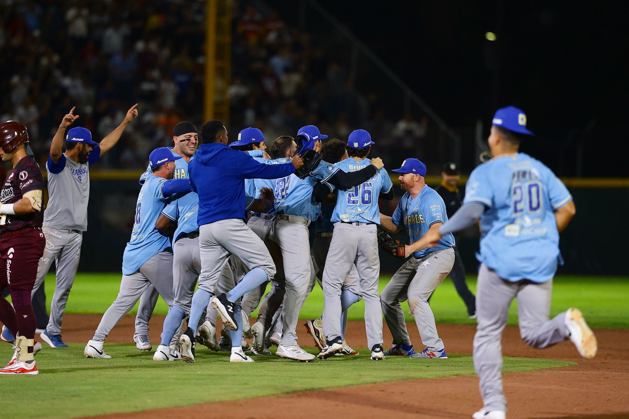 ¡Jalisco ‘arrebata’ juego a Laguna y va a la Serie de Campeonato!
