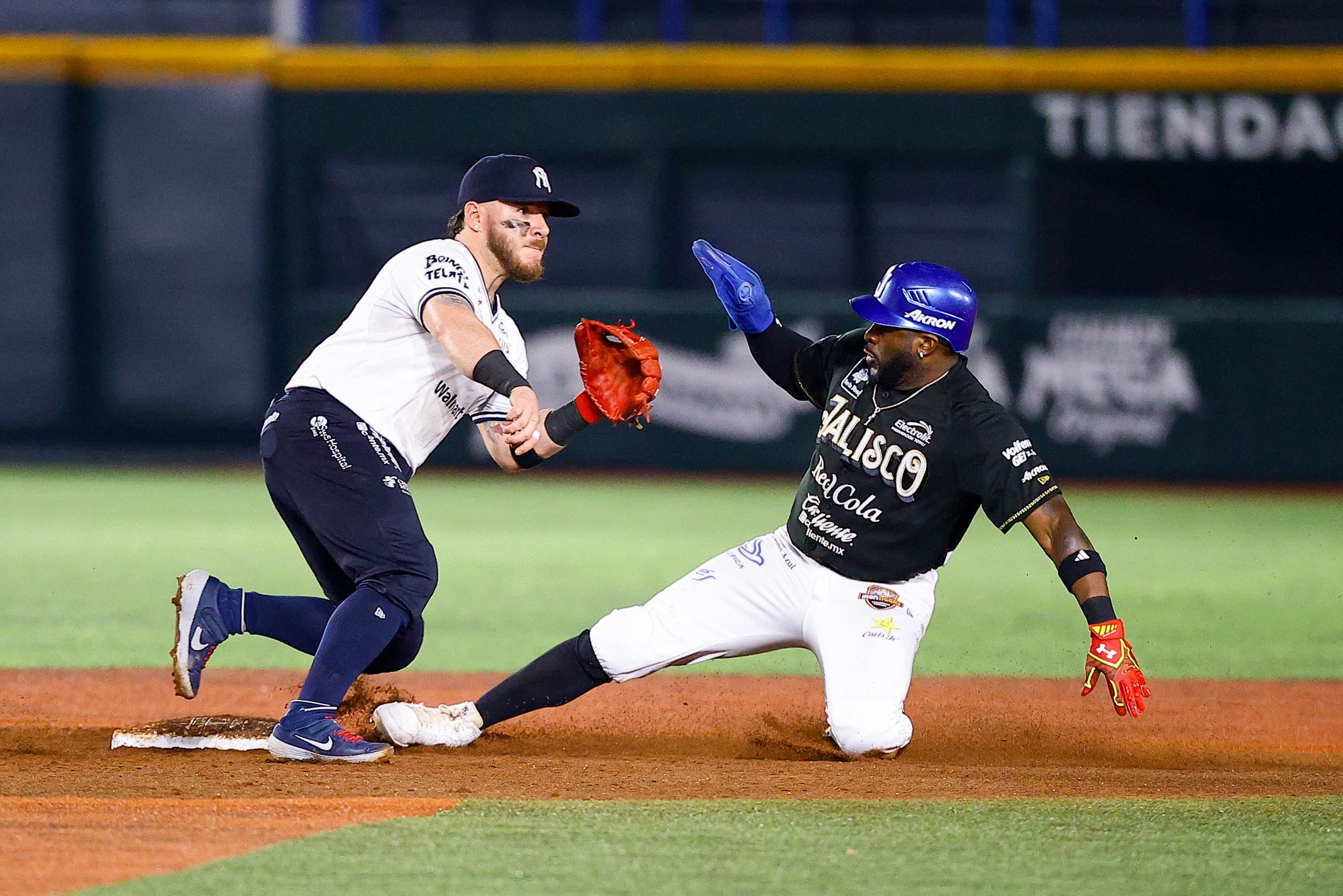 En duelo de ‘toma y daca’, Sultanes se queda con el J4