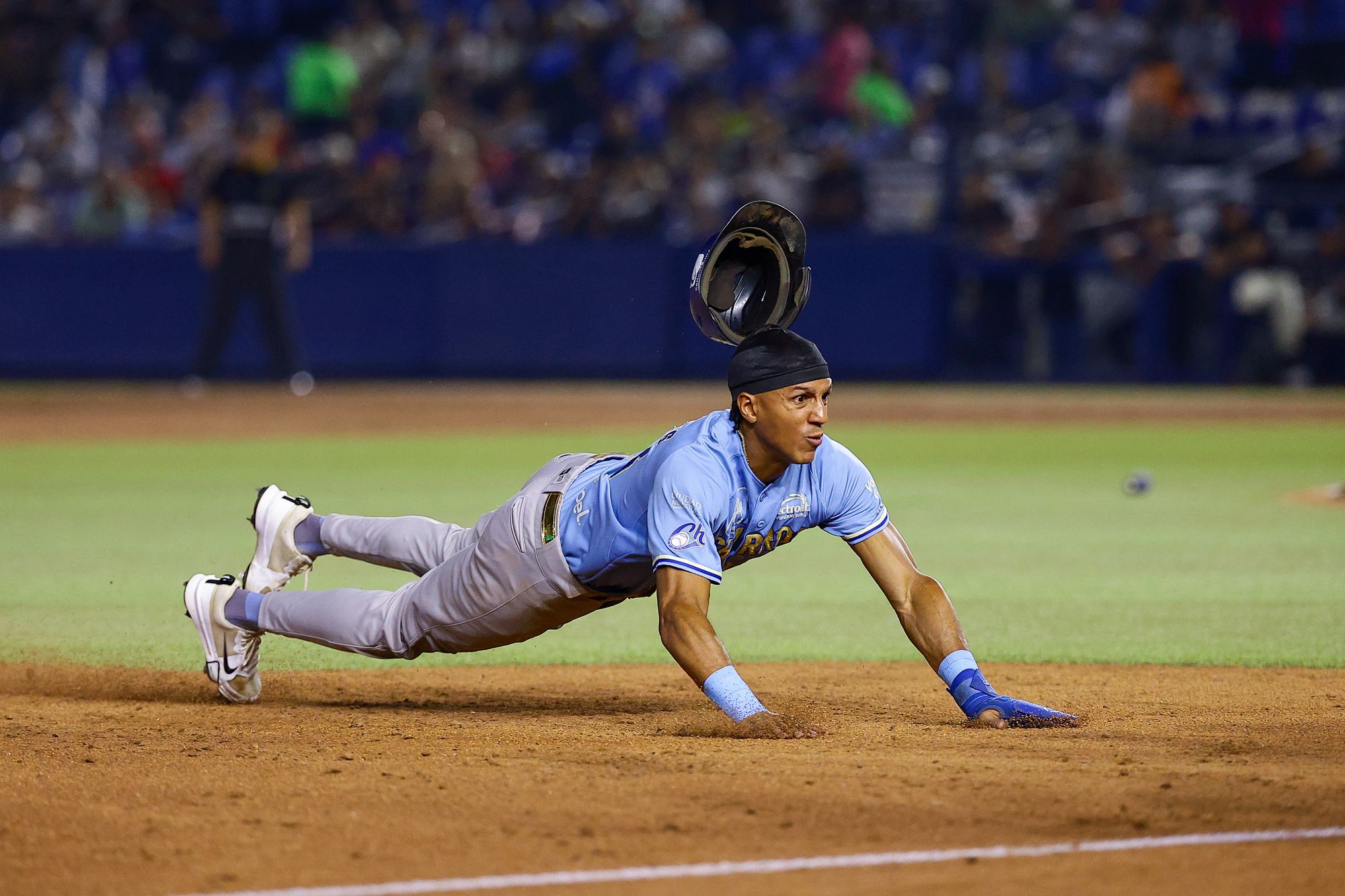 Aprovecha Sultanes localía y se acerca 2-1 en la Serie
