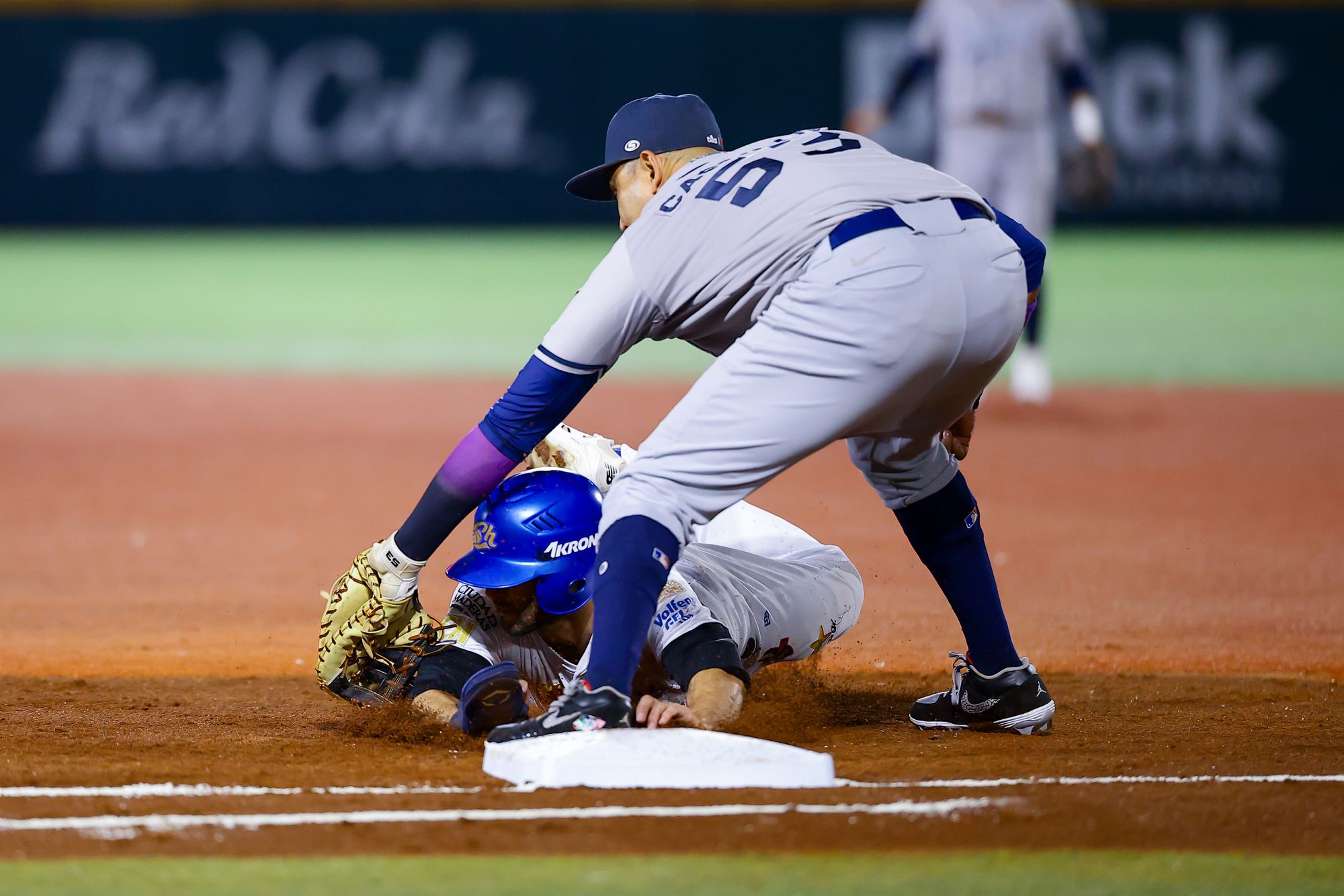 Sufre voltereta Jalisco y Nayarit se lleva la serie completa