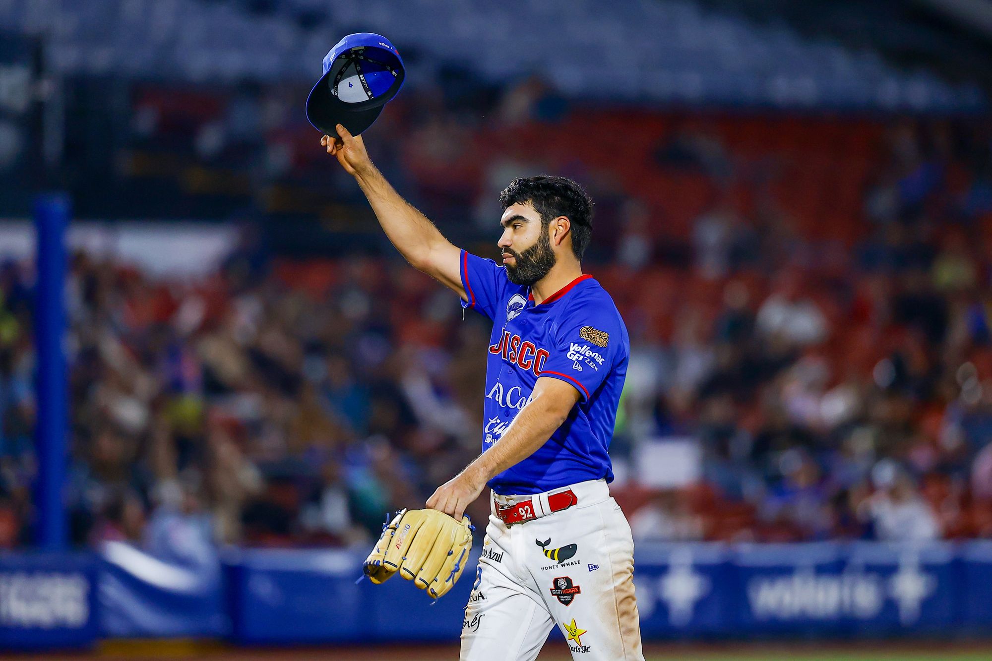 Charros domina a Naranjeros y toma la cima del standing