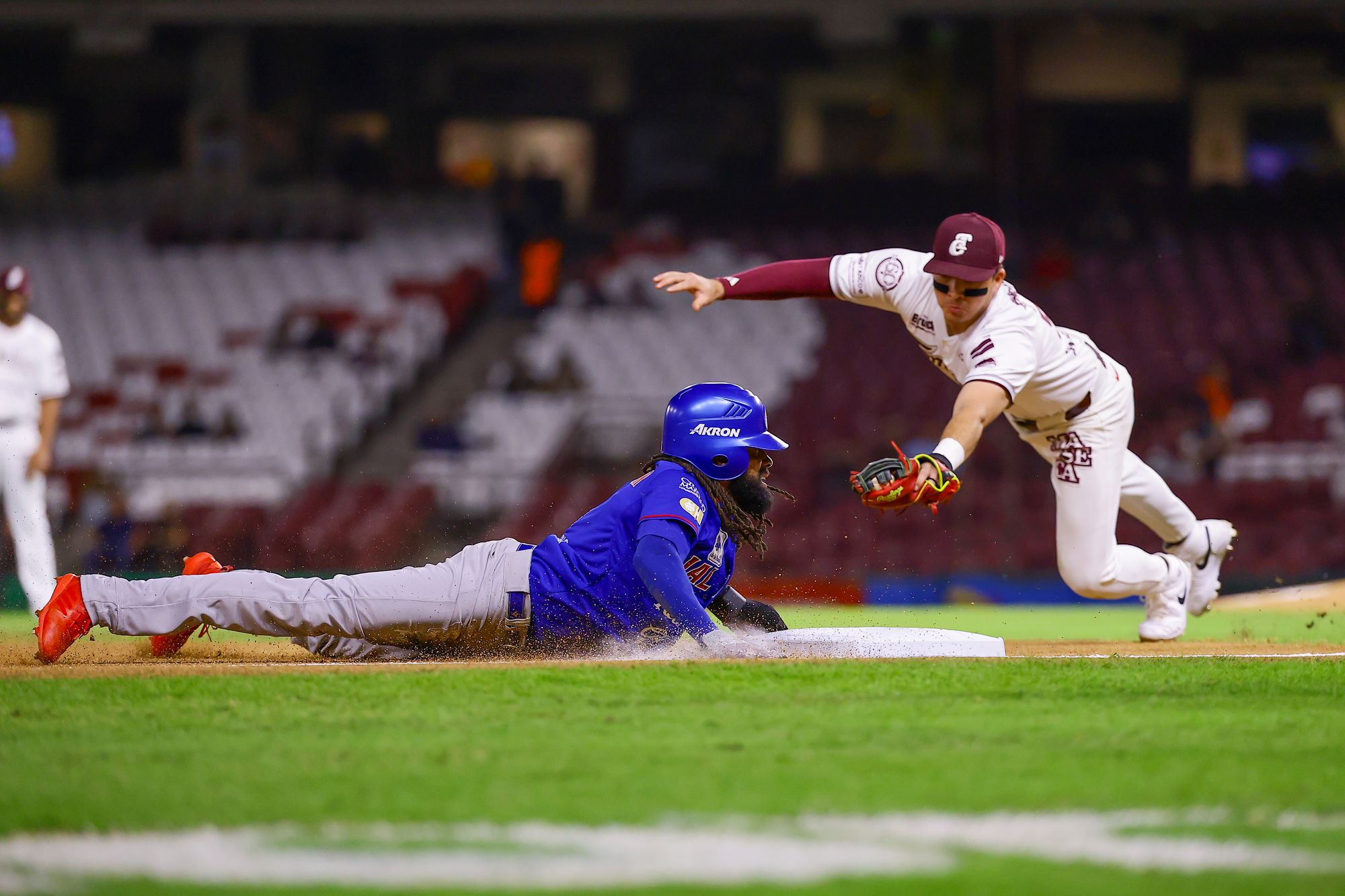 En otro apretado duelo, los guindas amarran la serie