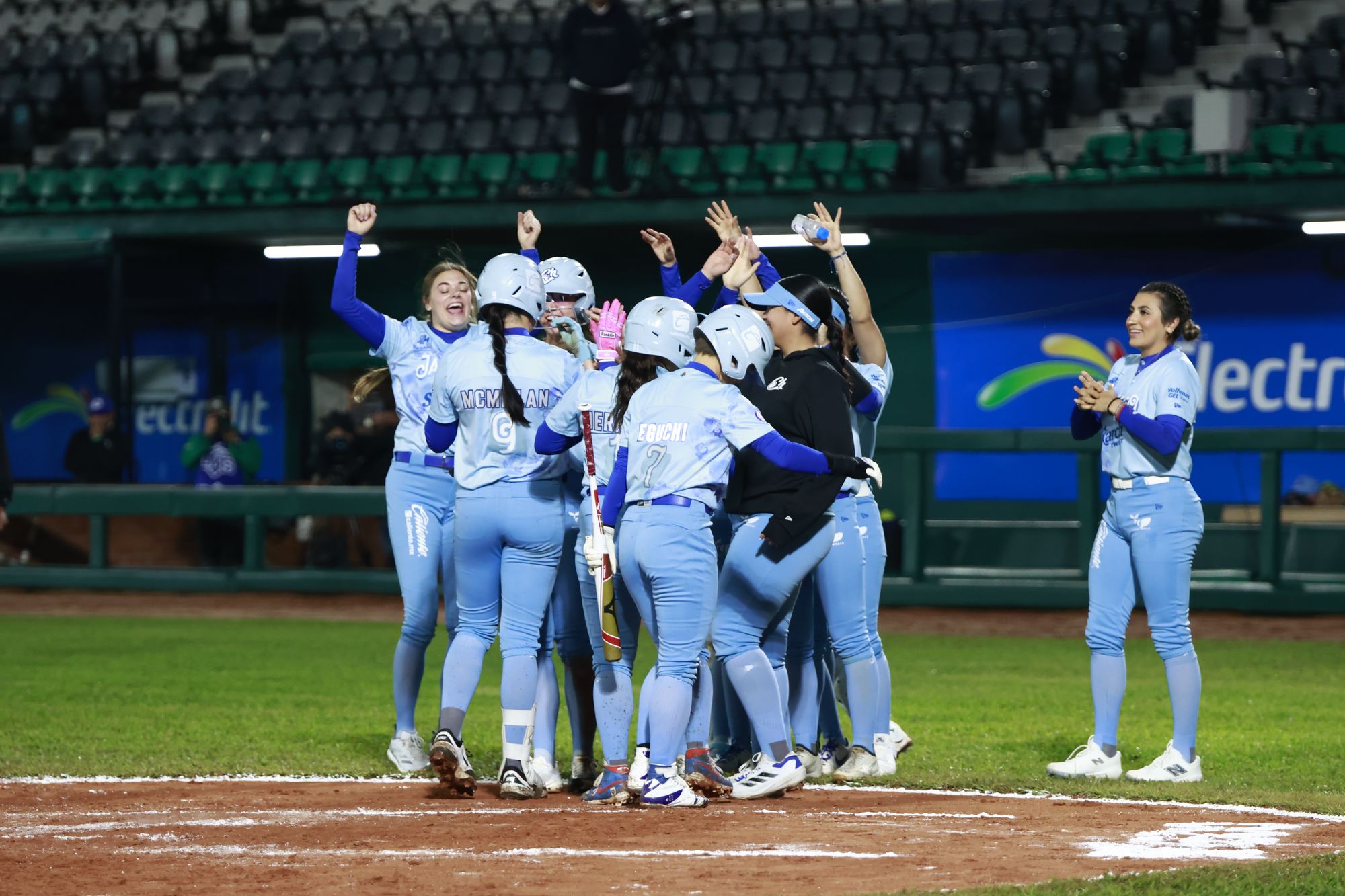Charros impone su ofensiva y se lleva el primer juego en el Centenario