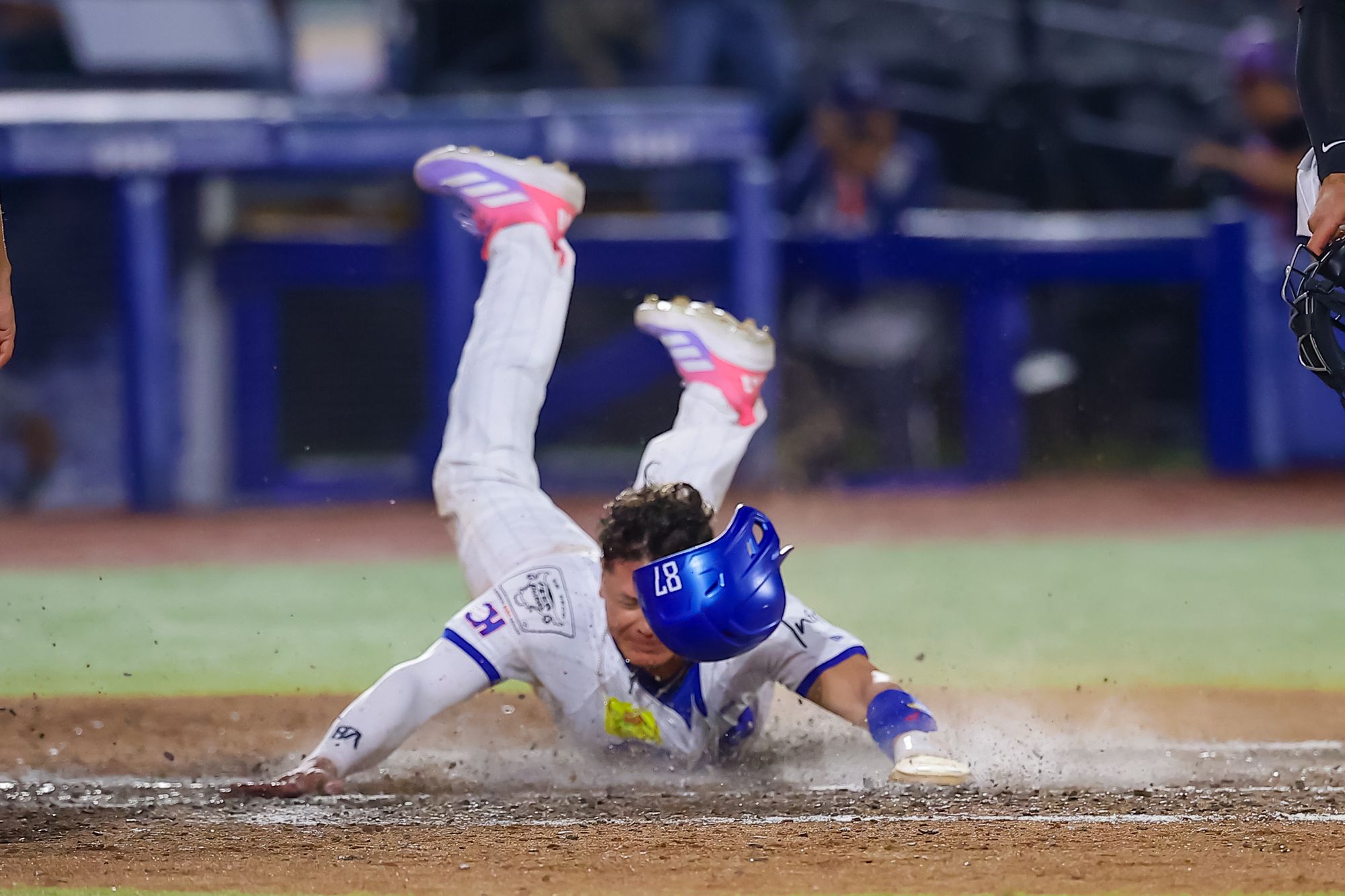 Charros deja en el terreno a Tecos y extiende su gran momento