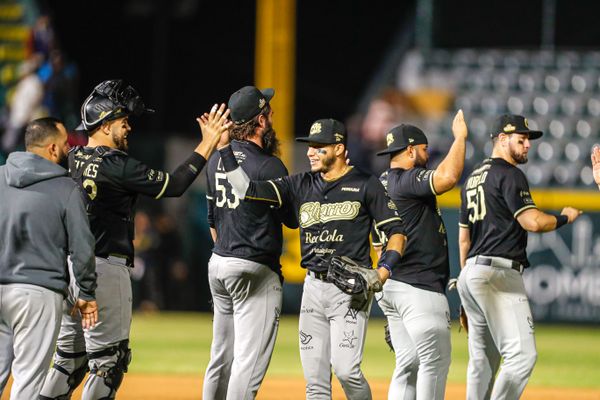 Se lleva Charros juego y serie en Los Mochis