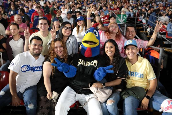 Emocionan Charros y Laguna en inauguración en casa de la T2025