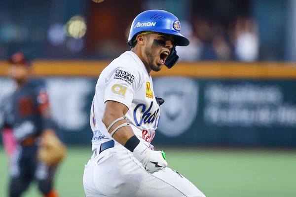 Charros barre a Naranjeros y se afianza como líder del Pacífico