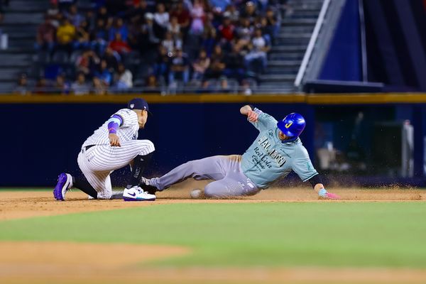 Se quedan Sultanes con la serie completa en casa