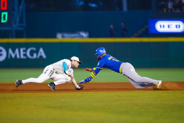 Madruga Rieleros a Charros y toma ventaja en la serie