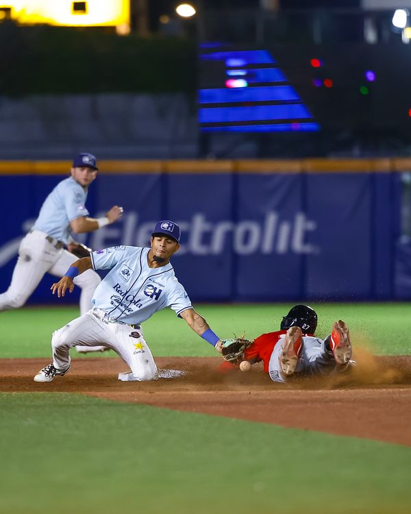Toros emparejan la serie en el Panamericano